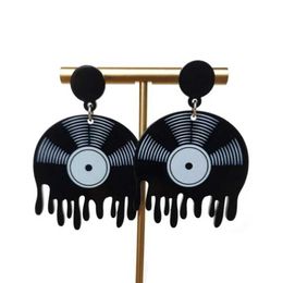 Charme New Black Melted DJ Vinyl Vinyl Record en acrylique Boucles d'oreilles pour femmes Hip Hop CD CD Disque Brotte d'oreille Brotte des bijoux personnalisés Y240423