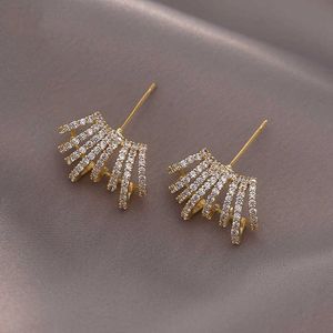 Charme Nieuwe prachtige luxe zirkoon kleine oorbellen voor sexy vrouw mode Koreaanse sieraden minimalistisch feest meisje's ongewone oorbellen G230307