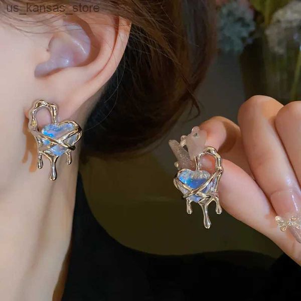 Charme Nouvelle mode de mode Lava Glass Love Cœur Boucles d'oreilles Femmes Sweet Cool Tempérament Senior Light Luxury Oreing Party Bijoux Gift240408