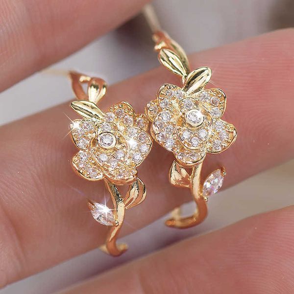 Charme Orean Luxury Rose Flower Ladies Eards Incrust Super Shine Exquisite Zircon Temperament Tendance Orees Oreads For Women Jewelry Present G230320