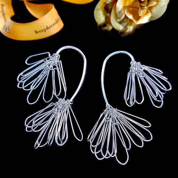 Charm Rainie Yang's Même personnalité exagérée Métal Romantique Su Song Aiguille Boucles d'oreilles Femme Niche Senior Design Argent 230630