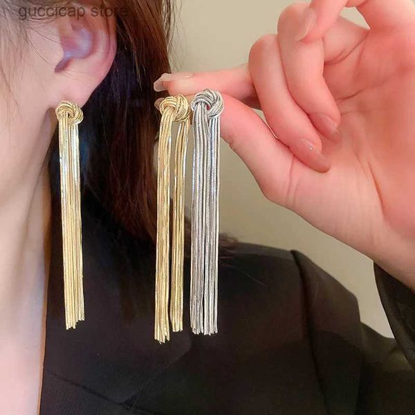 Pendientes de borla largos anudados con aguja de plata con dijes Pendientes de viento de metal exagerados europeos y americanos Y240328