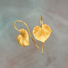 Charm Simple Designer Lotus Leaf Stud oorbellen voor vrouwen Fashion Statement Metal Flower Earrings Ladies Party Gift Sieraden voor haar G230307