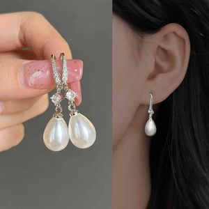 Charm Simple Elegant Water Drop Imitatie Pearl Dange oorbellen voor vrouwen