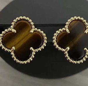 Boucles d'oreilles de goujon de charme deux fleurs 4 / quatre feuilles trèfle arrière de nacre sier sier gold titane agate for women girls valentines widd joelry bien