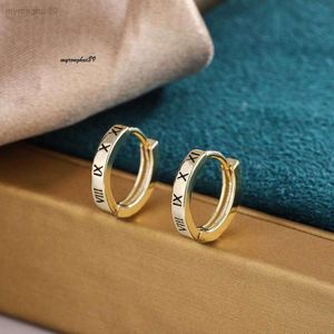 Boucles d'oreilles bijoux pour femme Charms élégants et simples boucles d'oreilles plaquées dorées Lettre de vent cool émail glaze de goutte colorée Nouveau été 5d