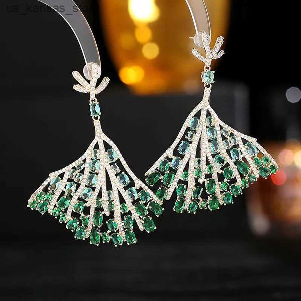 Charme Robe de banquet de boucles d'oreilles Suyu Goddess Premium avec boucles d'oreilles en forme de ventilateur exagérées240408