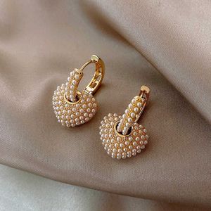 Bedel De populaire Koreaanse stijl oorbellen met zoete parel en liefdeshanger in 2022 zijn geschikt voor damesmode en luxe sieraden feestmeisjes G230602