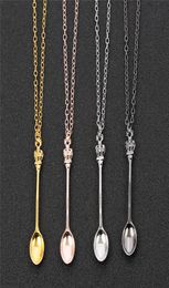 Charme Tiny Tea Spoon Shape Pendant Collier avec couronne pour femmes 4 couleurs Creative Long Link Jewelry Collier Collier 3483882