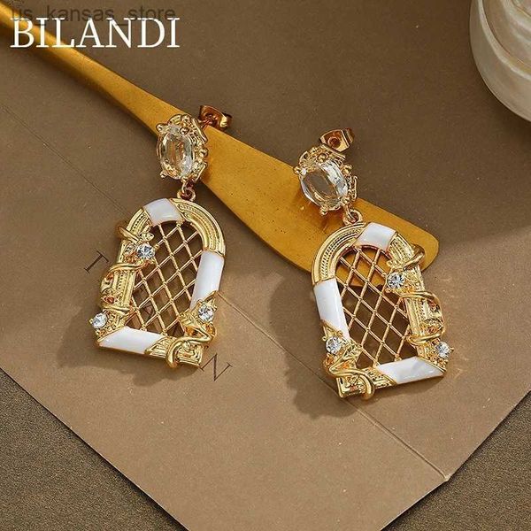 Charme Boucles d'oreilles en forme de fenêtre de bijoux tendance 2022 Nouvelles boucles d'oreilles en verre en métal de cuivre de haute qualité pour femmes Gift240408