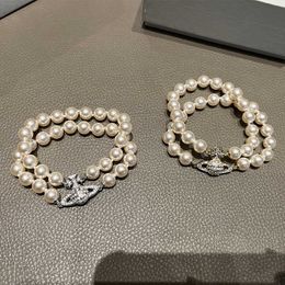 Charme le bracelet de saturne en diamant complet à double couche Westwoods Westwoods dispose d'un style médiéval avec des diamants intégrés et des bracelets plaqués or