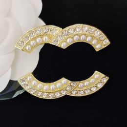 Charm Women broches diseñador letra broche crystal perla Corazón Pon 18k oro marca broche masculina ropa de traje de ropa para mujer joyería