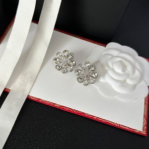 Charme des boucles d'oreilles de créateurs de femmes crampons de lettre de cristal marque d'oreille en laiton bijoux de mariage en laiton diamant gouttes de fête d'oreille A1504