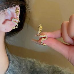 Charm Zircon Year Dragon Ear Clip para mujeres Ligero Luxury sin perforación de orejas Piercing Fashion National Gold Plating Jewelries