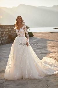 Charmig Beach a ligne Robes de mariée pour la mariée Femmes Boho Plus taille manches longues en dentelle Fleurs bijoux transparent