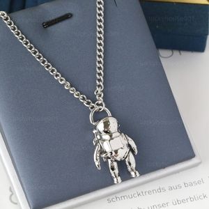Charmant collier de mode astronaute nouveau luxe en acier inoxydable lettre pendentif colliers argent hommes femmes pull Hip Hop collier 2203