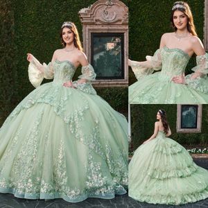 Charmante baljurk kralen kant quinceanera -jurken geappliqueerde prom -jurken met lange mouwen strapless halslijn tule gegolfd zoet 15 maskerade jurk 415