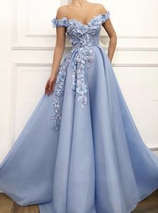 Robes de soirée bleues de charme A-ligne hors de l'épaule fleurs Appliques Dubaï saoudien arabe longue robe de soirée robe de bal