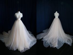 Charmante robe de mariée champagne pas cher 2022 sur l'épaule avec manches courtes Tulle Organza Une ligne Ruban avec des arcs Real Photo Designer