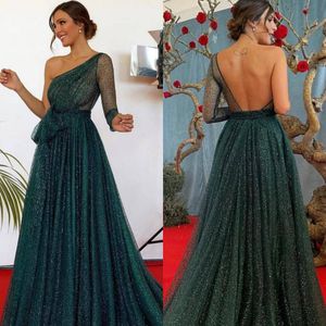 Charmante robe de bal vert chasseur, asymétrique épaule dénudée, manches longues, paillettes, tulle, dos nu, robes de soirée, train de balayage, robe de soirée formelle arabe de Dubaï