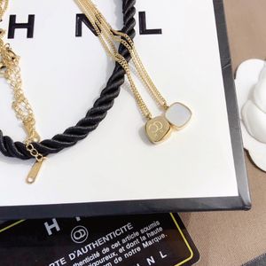 Charmante sieraden kettingen luxe ontwerper hanglagers kettingen geselecteerde dames lange keten 18k goud vergulde fijn geschenkontwerp modestijl damesaccessoires 321y