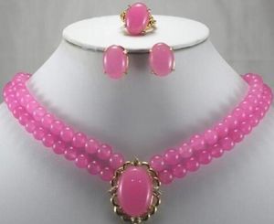 Encantador y lujoso anillo de jade rosa, pendientes, collar, colgante, conjunto de joyas.