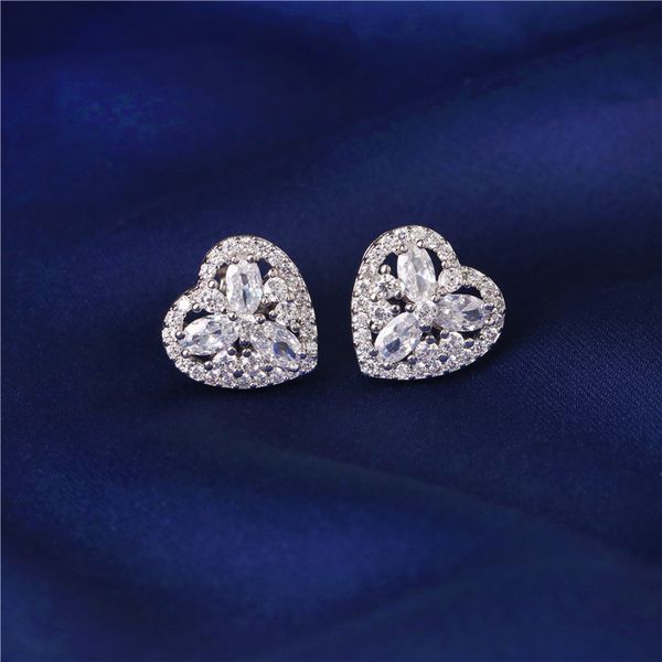 Boucles d'oreilles à clous pour femmes, couleur argent blanc, Zircon scintillant, cœur, pour fête, mariage, joli cadeau d'anniversaire pour petite amie