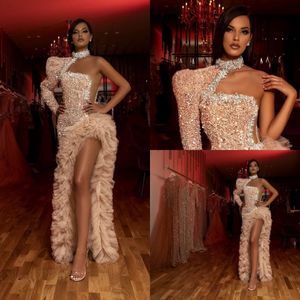 Charming One Shoulder Prom Dresses Bling Bling Beaded High Neck Lange Mouwen Avondjurken Sexy Hoge Spleet Ruffles Tulle Sequined Partyjurken