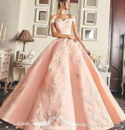 Charmante robe de Quinceanera princesse arabe Dubaï épaules dénudées douce 16 ans longues filles robe de bal de promo plus la taille personnalisée M3982343