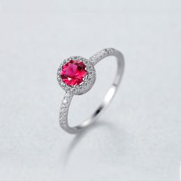 Charmante Ruby S925 Silver Ring Women Fashion Luxury Brand 3a Zirkon Synthetische Gem Ring Vrouwelijke ster Same Style Wedding Party Sieraden High-end Valentijnsdag Gift