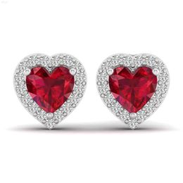 Charmants clous de rubis Halo Moissanite amour en forme de coeur pierre de naissance rouge plaqué rhodium argent sterling 925