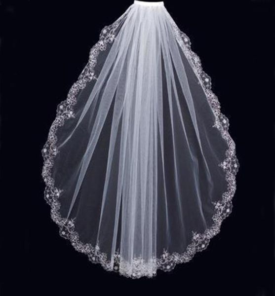 Charmant blanc ivoire veaux de luxe de luxe de luxe de luxe en dentelle en dentelle en dentelle une couche bon marché de haute qualité mantille tulle avec com3973817