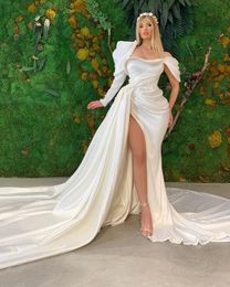 Charmant wit prom jurken jurken gezwollen schouder lange mouwen met trein satijnen kanten applique vrouwen avondjurken