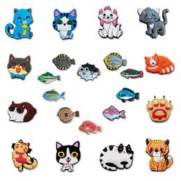 Charms 10/12/22pcs chaussure mignon poisson chat chaussures bricolage enfants sandales boucle décorative cadeaux femmes pantoufles pour cro c accessoires drop livrer ot6Uo