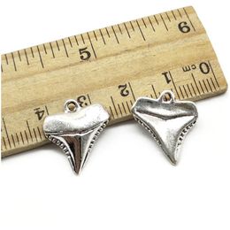 Charms 100 stcs haaien tanden antieke sier hangers sieraden diy voor ketting armband oorbellen retro stijl 17x16 mm drop levering bevindingen dhb86