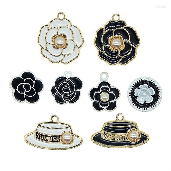 Charmes 10 pièces noir et blanc fleur peinture en aérosol Patch émail chapeau d'été ajustement bijoux à bricoler soi-même fabrication de chaussures boucle d'oreille pendentifs en gros