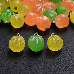 Dijes 10 Uds lindo diseño 3D verde amarillo naranja mandarina fruta resina colgantes acrílico cartón comida para joyería hacer collar