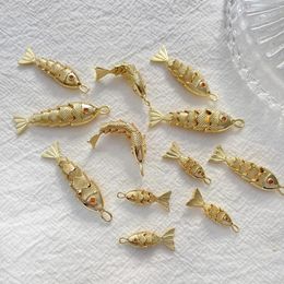 Charmes 1pc Gold Color Metal Fish Pave Pave Red Zircon Ocean Bijoux Pendants pour BRACKER