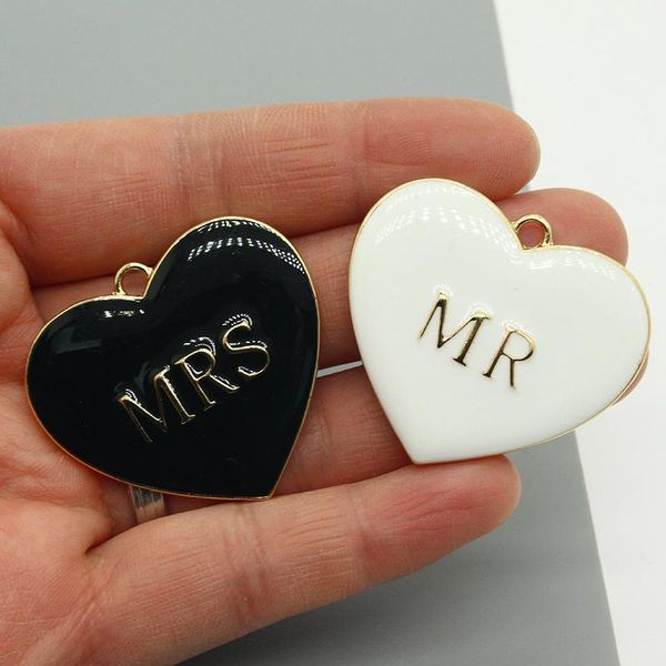 Dijes 2 uds exagerados corazones grandes pareja esmalte negro blanco Mr Mrs Lovers llavero pendiente colgante DIY joyería accesorio MakeCharms