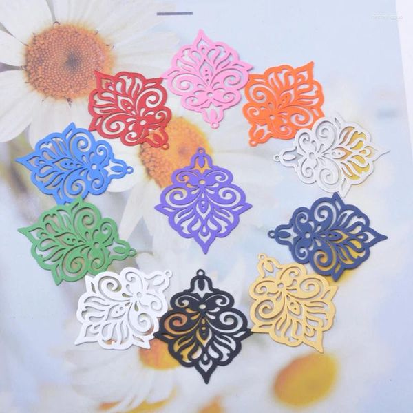 Charms 30pcs AB7875 Latón Filigree Hollow Out Coste de orejas Color fluorescente Color DIY JELWERY