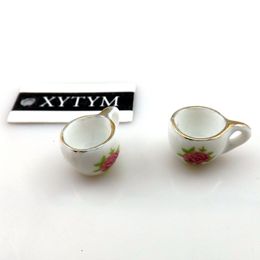 Breloques 50pcs tasse à thé de style chinois breloques en céramique pour bijoux 16x11x9mm pendentifs en céramique avec fleur imprimée 230907