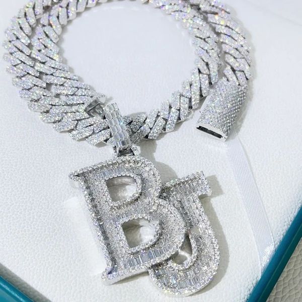 Charmes sur mesure glacé Baguette coupe Vvs diamant lettre pendentif collier 925 en argent Sterling Hip Hop hommes chaîne bijoux 231031