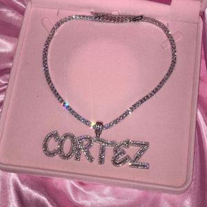 Charmes Nom personnalisé mots Baguette lettres pendentif or argent couleur charme AAAA zircone hommes Hip Hop collier chaîne Rock bijoux 230908