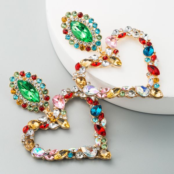 Encantos Diseñador Stud Araña Cuelga Pendientes de Diamantes Aleación en forma de corazón Diamantes de colores Temperamento retro Pendientes exagerados Pendiente de piedras preciosas femeninas