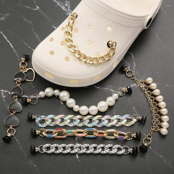 Dijes de corazón con perlas para zapatos, cadena de Metal, accesorios Croc, decoración artesanal para mujer, zuecos JIBS, hebilla, regalos para niños y niñas