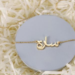 Breloques haut de gamme, pendentif avec nom personnalisé arabe, en acier inoxydable, collier souvenir musulman personnalisé, cadeau de remise de diplôme pour ami 231204