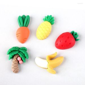 Charms kawaii fruithars cabochons 10 stks 13 26 mm flatback wortel ananas banaan aardbeien kokosboom ornament materiaal