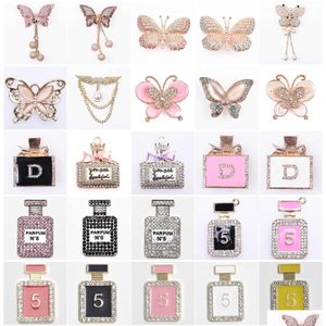 Encantos de metal por botella No 5 Bling Queen Butterfly Shoe Decoración Girls Shinny Clog Zapatos Charms Accesorios Drop Entrega Joyería Je Dhlxq