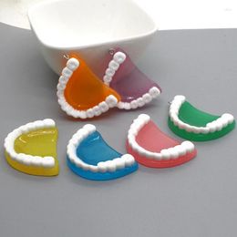 Charms Mix 6PCS / PACK 3D FALSE DENTS RÉSINE BROUPE ELLE COULEUR COULEUR HALLOWEEN Collier de porte-cale