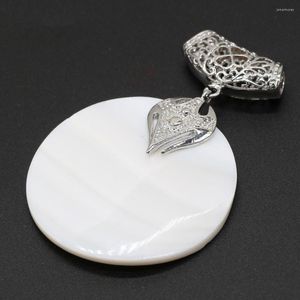 Produit de breloques pendentif en coquille ronde en pierre naturelle Simple peut être utilisé pour la conception de bricolage bijoux de breloque de décoration personnalisée
